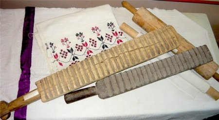 ПРЕДМЕТ СТАРИННОГО БЫТА: утюг или музыкальный инструмент?