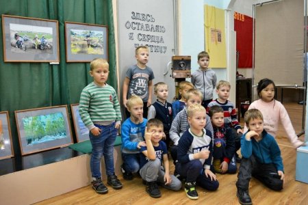 Здесь оставляю я сердца частицу Здесь оставляю я сердца частицу