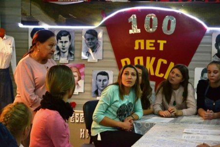 Комсомольская песня в огне родилась
