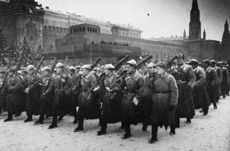 Первый парад победы