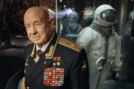 18 марта 1965 года - первый выход человека в открытый космос.