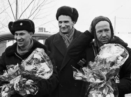 18 марта 1965 года - первый выход человека в открытый космос.
