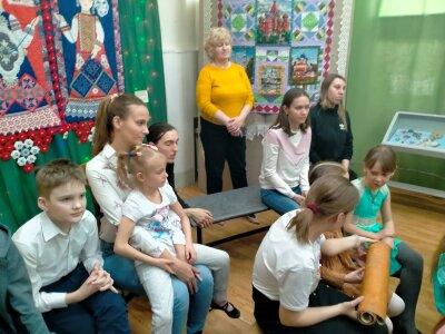 Не учи безделью, а учи рукоделью!