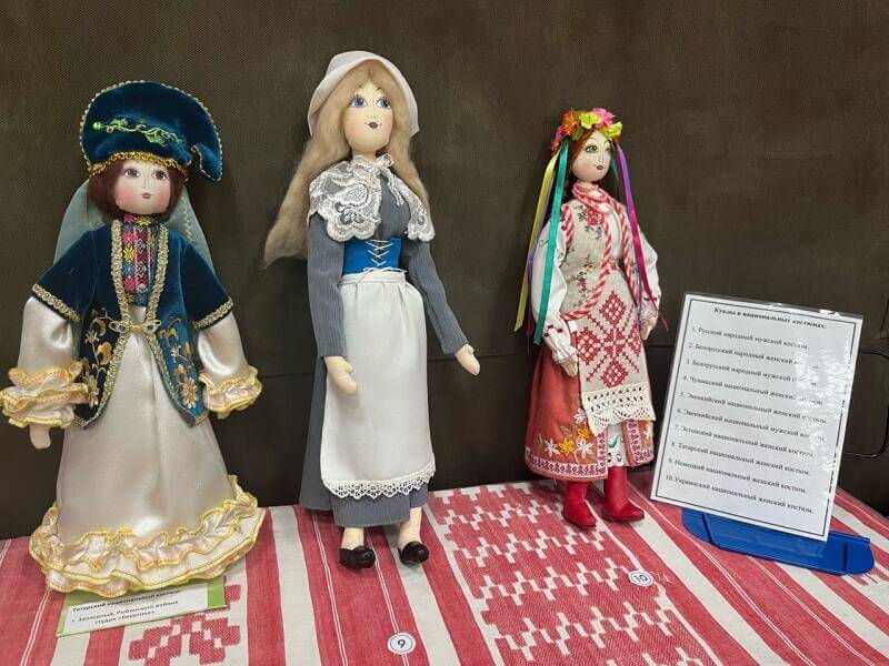 Действующая выставка Мода времен и народов